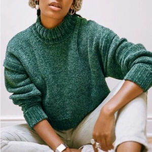Urban Outfitters Chenille Cropped Mock Neck Sweater Emerald Green‎ Size L